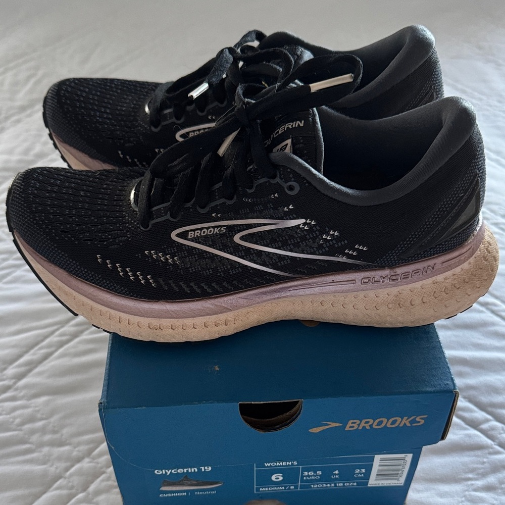 Brooks Women's Glycerin 19 Black and Pink Athletic Shoes
